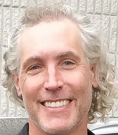 Christopher Hundhausen